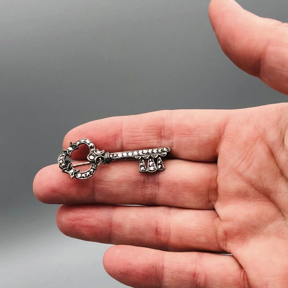Vintage Sterling Silver Marcasite Skeleton‎ Key Brooch Art Deco Style 925 Tested